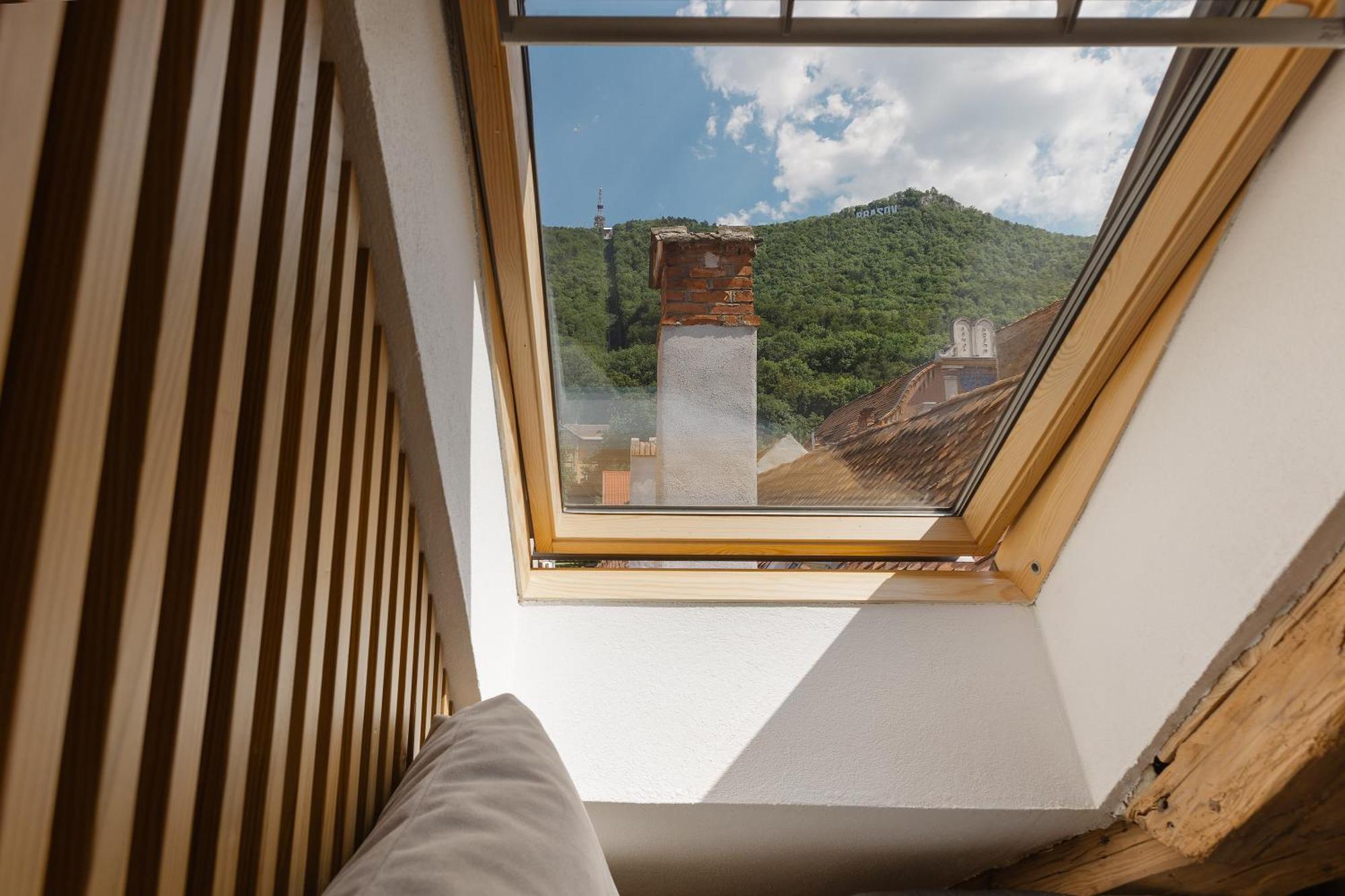 House 66 Aparthotel Brasov Bagian luar foto