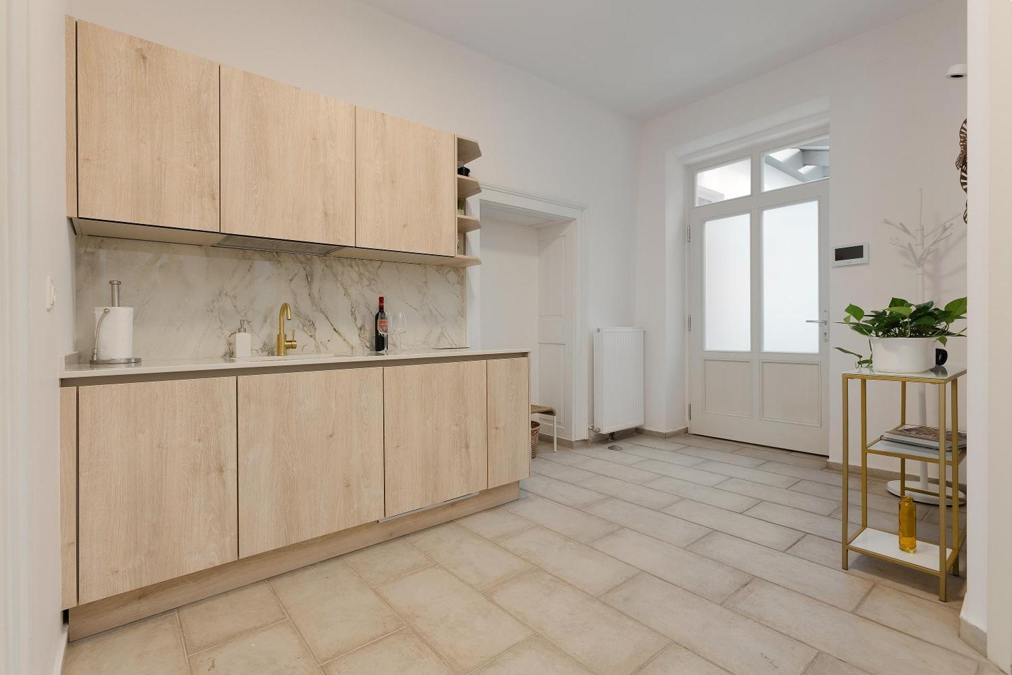 House 66 Aparthotel Brasov Bagian luar foto