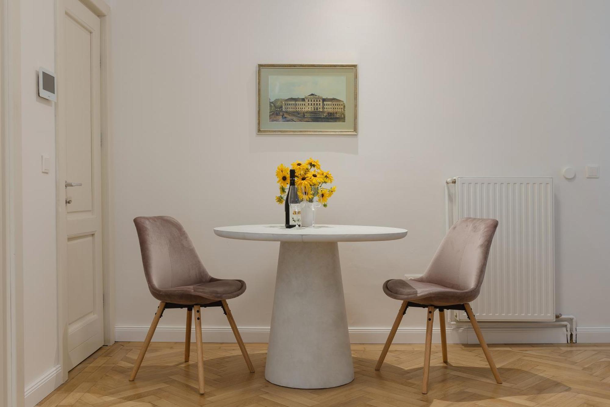 House 66 Aparthotel Brasov Bagian luar foto