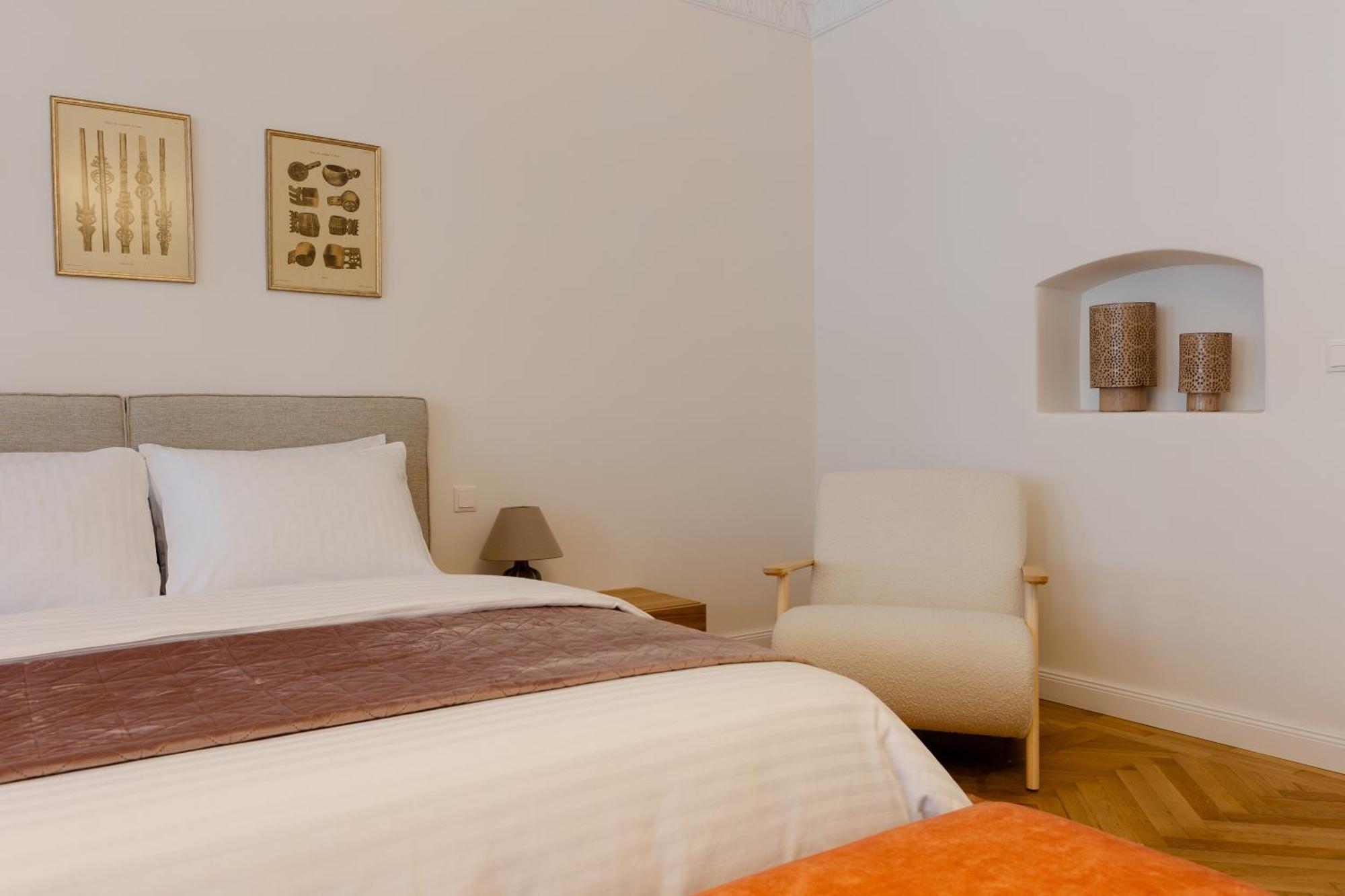 House 66 Aparthotel Brasov Bagian luar foto
